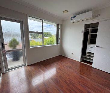 Spacious Sun-Filled 3 Double Bedroom Modern House - Photo 5