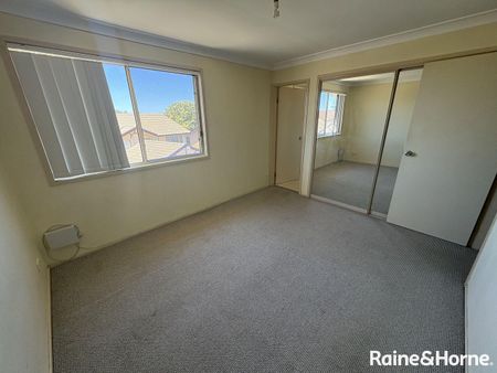 Charming Family Home - Photo 2