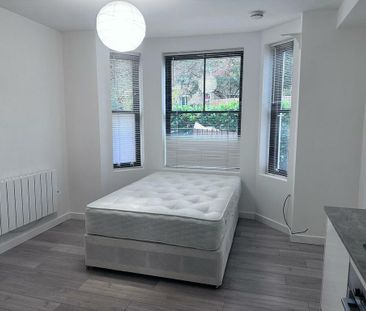 Studio Flat To Let - HP13 - Photo 6