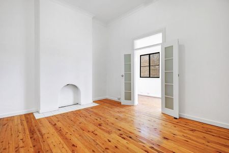 Stylish Ground-Floor Apartment in the Heart of Marrickville - Photo 5