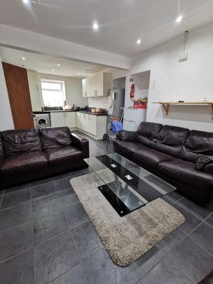 5 bedroom house to rent - Photo 1