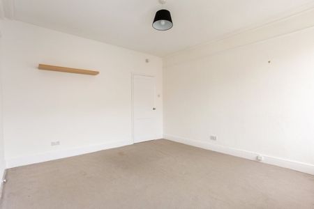 flat to rent - Photo 2