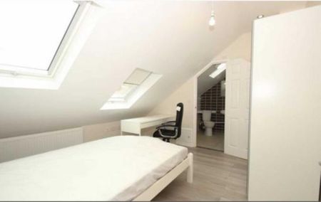 8 bedroom house to rent - Photo 2