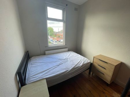 Room in a Shared House, Heald Place, M14 - Photo 5