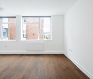 Studio Flat, Ballards Lane, N3 - Photo 1