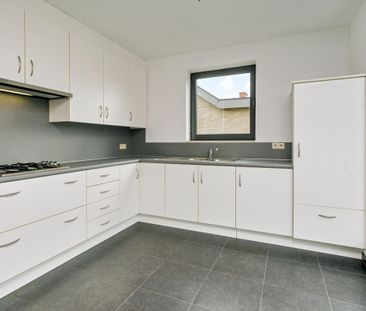 Appartement met twee slaapkamers en terras. - Photo 2