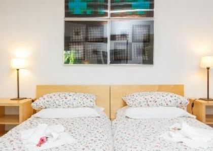 Center-Popolo: Modern, renovated 1 Bedroom, bath, kitchen. Parquet floors, bright, silent, located in beautiful villa near center, park, transport. Ref 847