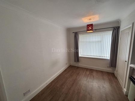 2 bedroom ground floor flat to rent - Photo 2