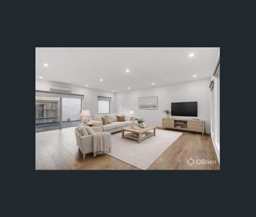 SPACIOUS AND ELEGANT 3 BEDROOM TOWNHOUSE - Photo 1