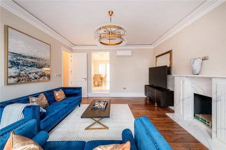 A three bedroom apartment of approximately 1,431 square feet. - Photo 4