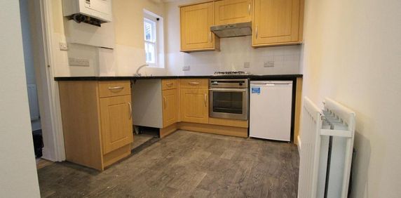 2 bedroom terraced house to rent - Photo 2