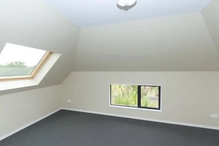 2/1 Bleakley Place, Hillcrest — - Photo 3