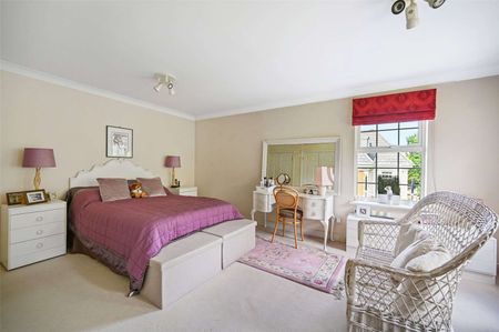 A two bedroom, two bathroom bright and spacious first floor apartment with lift access and two allocated parking spaces situated on this popular development. Available now. - Photo 3