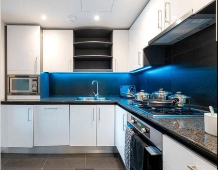 Westferry Circus, Canary Wharf, London, E14 - Photo 4