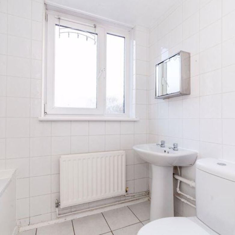 Battersea Bridge Road, London - Photo 1