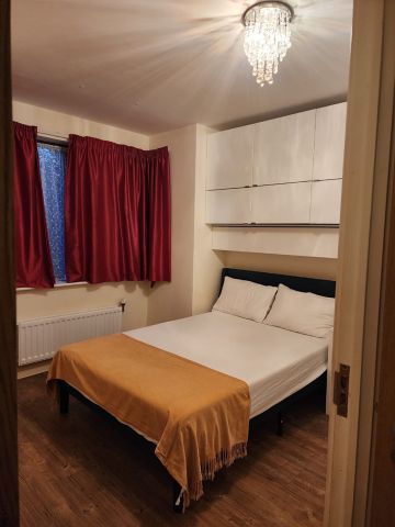 Room in a Shared House, Jack Dimmer Close, SW16 - Photo 2
