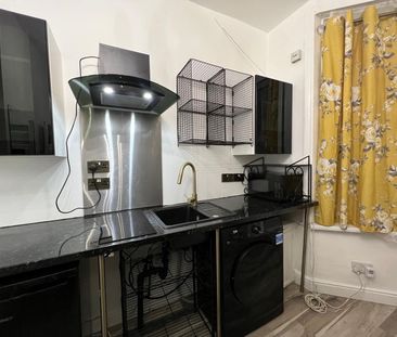 Studio Flat, Banff Road, M14 - Photo 4