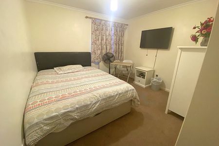 Britannia Crescent - Photo 2