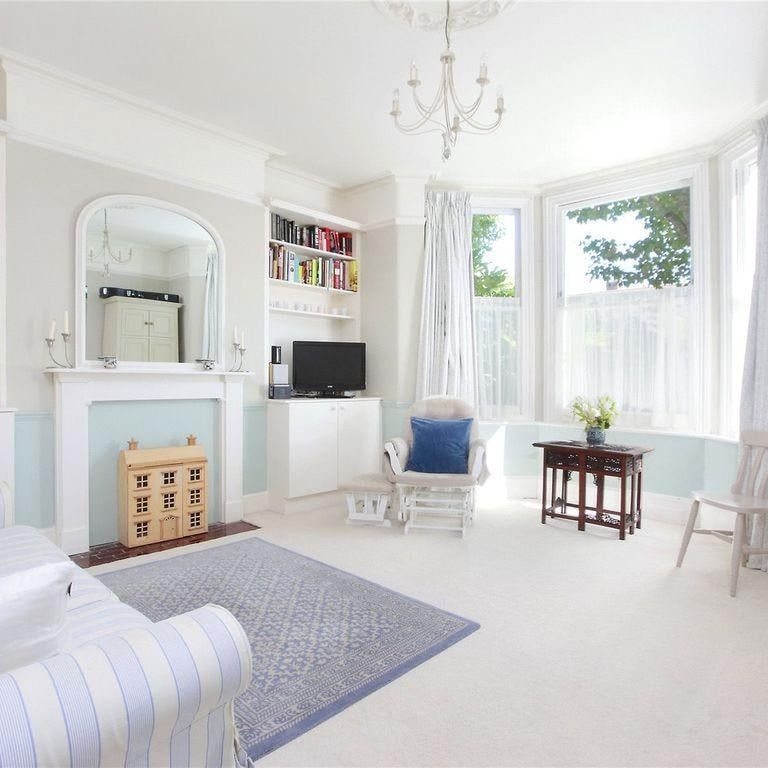 2 Bed Flat, Bonneville Gardens, SW4 - Photo 1