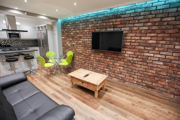 5 bedroom semi-detached house to rent - Photo 1