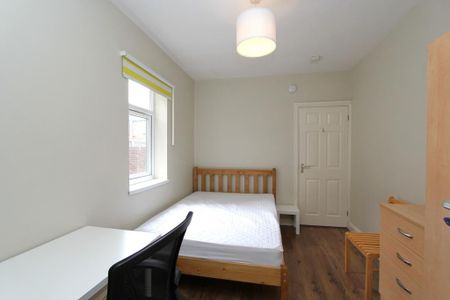 3 bedroom flat to rent - Photo 3