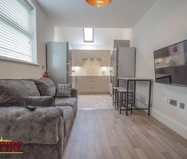 1 bedroom in a house share to rent - Photo 2