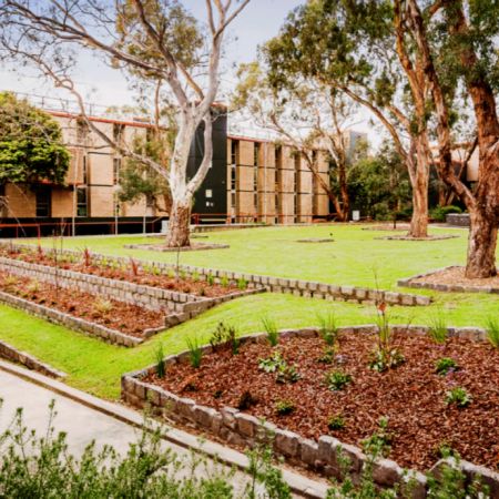 La Trobe University - Menzies College, Melbourne - Photo 4