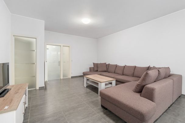 Bemeubeld appartement met terras in Antwerpen - Photo 1