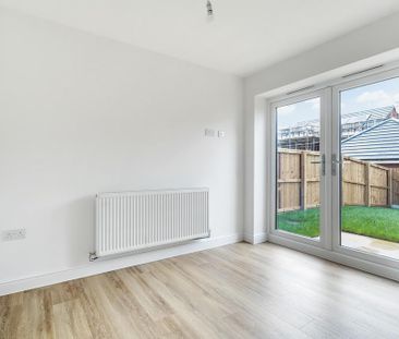 3 bedroom semi-detached house to rent - Photo 6