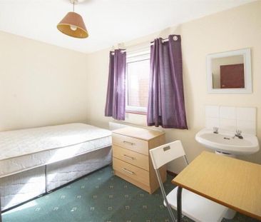 32 Carmel Street, Belfast, BT7 1QE - Photo 4