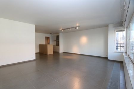 Ongemeubeld - Prachtig woonappartement (120m²) met staanplaats in het gebouw, nabij de Lippenslaan. - Foto 2