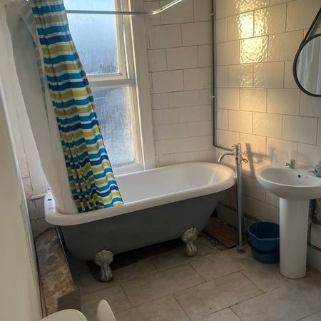 Room in a Shared House, Pretoria Road North, N18 - Photo 4