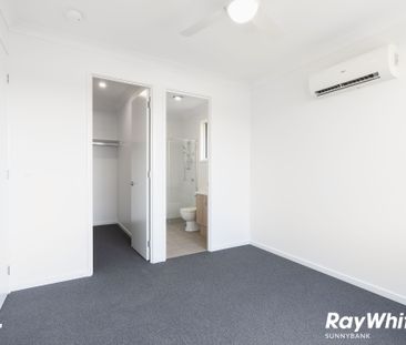 Fantastic Modern 4-Bedroom Family Home! - Photo 2
