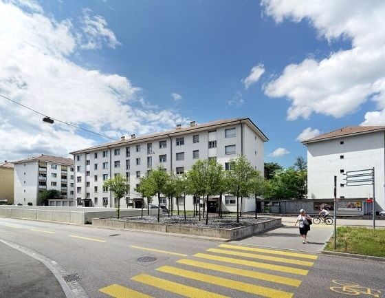 Residential building with quiet courtyard - Photo 1