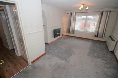 3 bedroom flat to rent - Photo 2