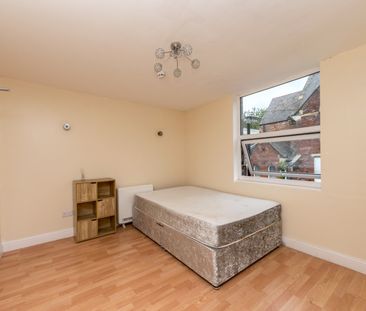 FLAT 2 CRICKETERS TERRACE ARMLEY LS12 1ST - Photo 5