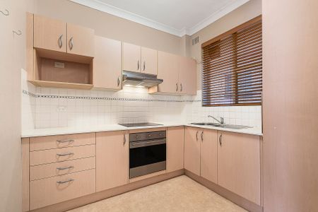 Bright & Spacious Two-Bedroom Unit - Photo 3