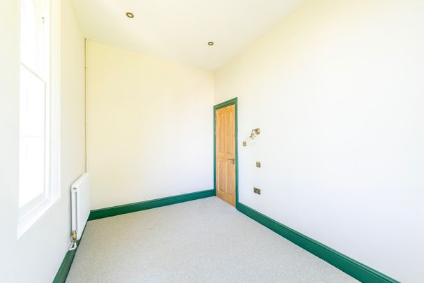2 Bed Flat, Alma Road, BS8 - Photo 1