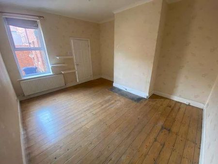 2 bedroom ground floor flat to rent - Photo 3