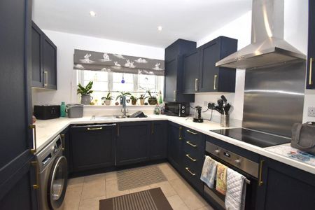 3 bedroom semi-detached house to rent - Photo 3