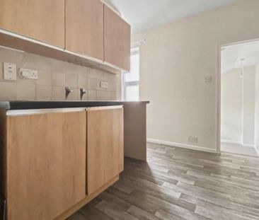 Compact Multi-Level Living - Photo 3