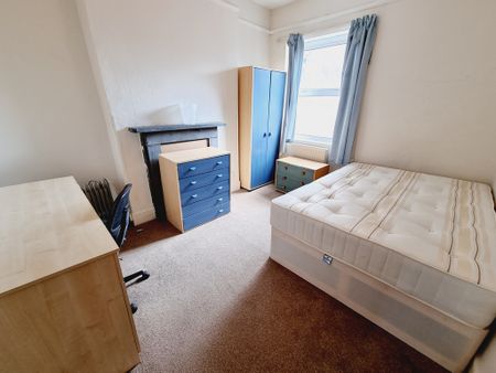 6 Bed Student Accommodation - Photo 2