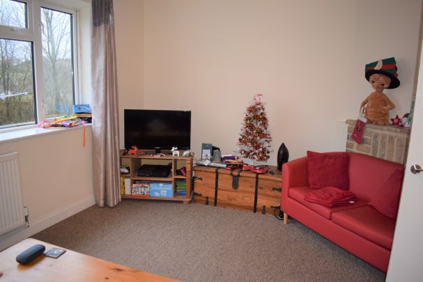 Double Room with Ensuite - Bath- Close to Hospital - Photo 1