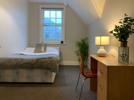 Convenient House Share near Preston Room 1 - Photo 1