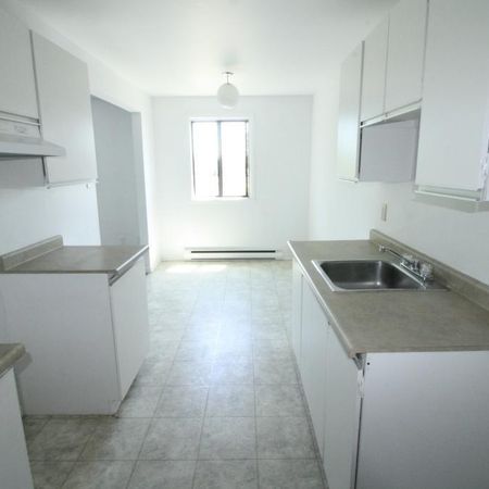 A Valleyfield – Grand, beau, propre et tranquille 5-1/2 pour 1 JUILLET - Photo 3