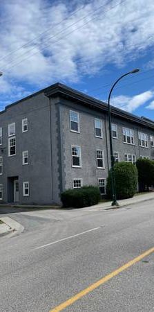 Fully renovated heritage 2 Bedroom w den. Great S Granville location. - Photo 1