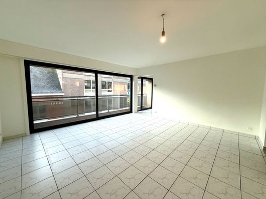 Opgeknapt appartement met 1 slaapkamer in centrum van Deinze - Photo 1