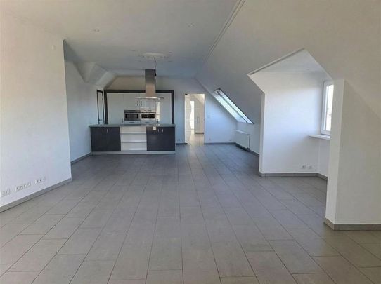 Ruim en lichtrijk appartement met 2 slaapkamers en autostaanplaats - Foto 1