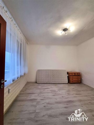 Na prenájom zariadený 3-izbový byt s balkónom v meste v Nové Zámky - Photo 5