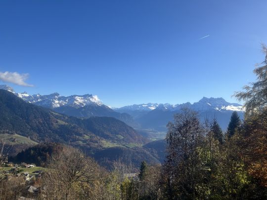 Superbe 4.5 pièces avec balcon terrasse vue dégagée - Photo 1